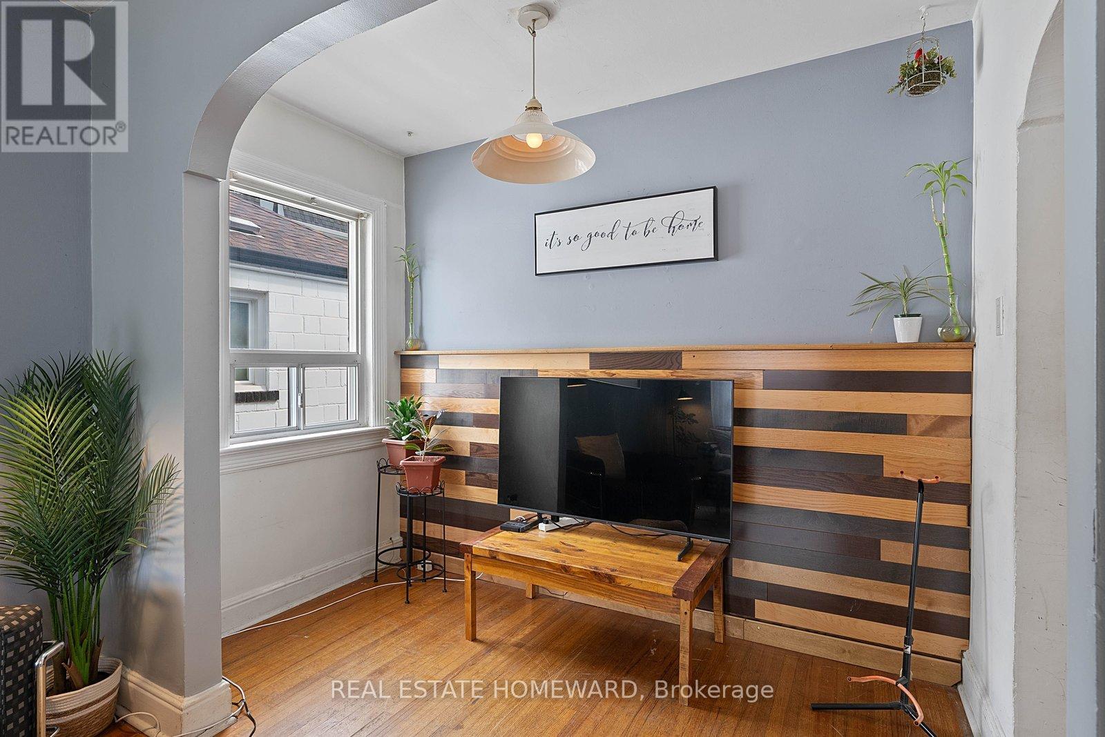 59 MANDERLEY DRIVE - 12
