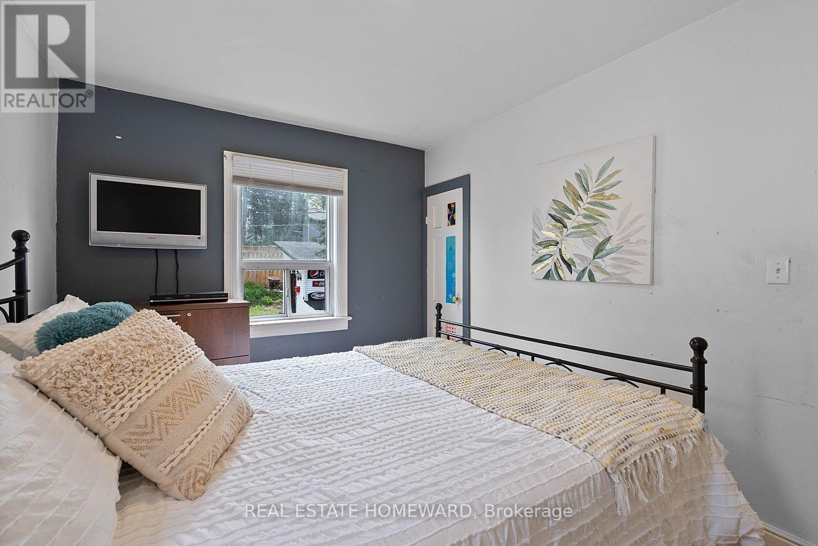 59 MANDERLEY DRIVE - 18