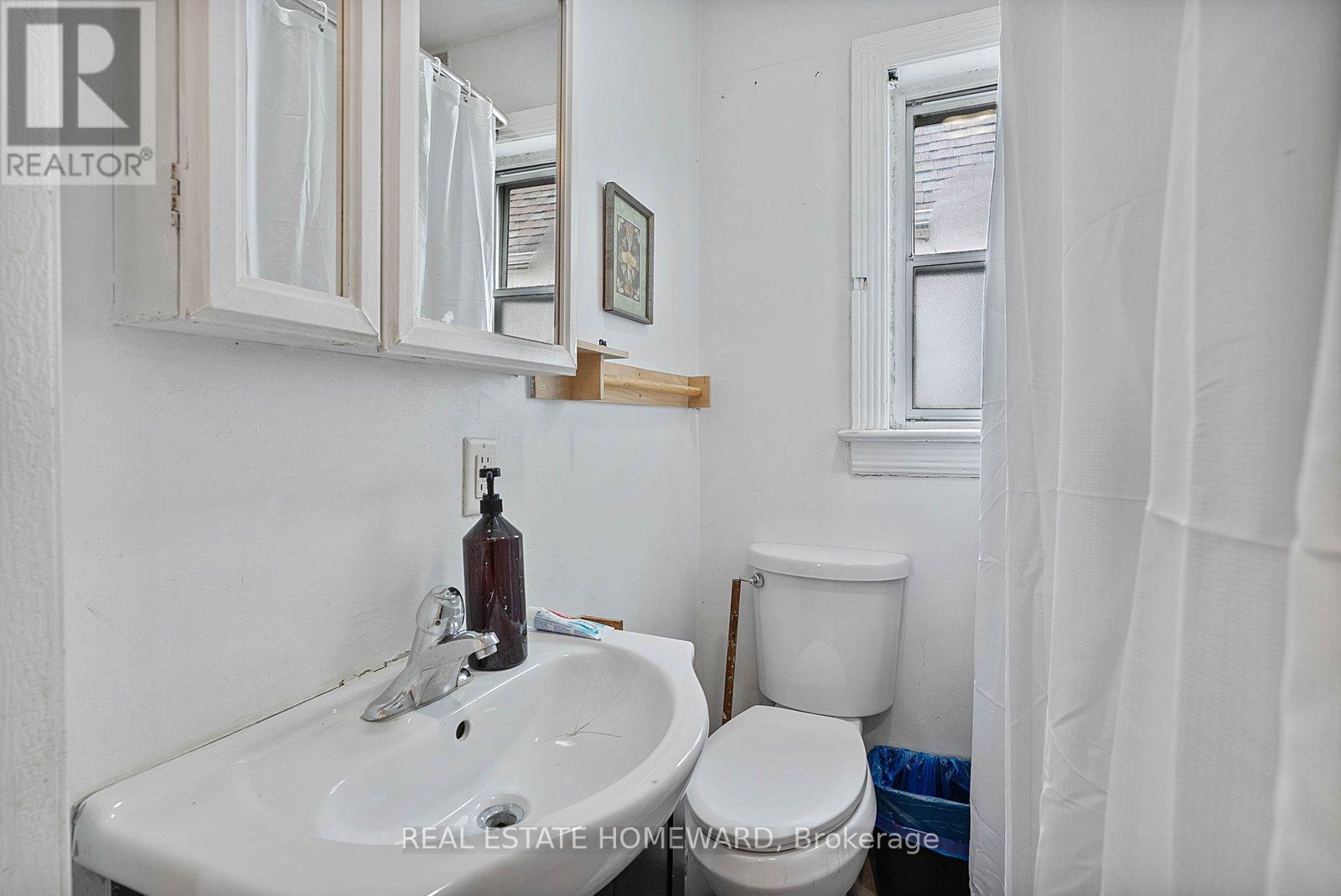 59 MANDERLEY DRIVE - 24