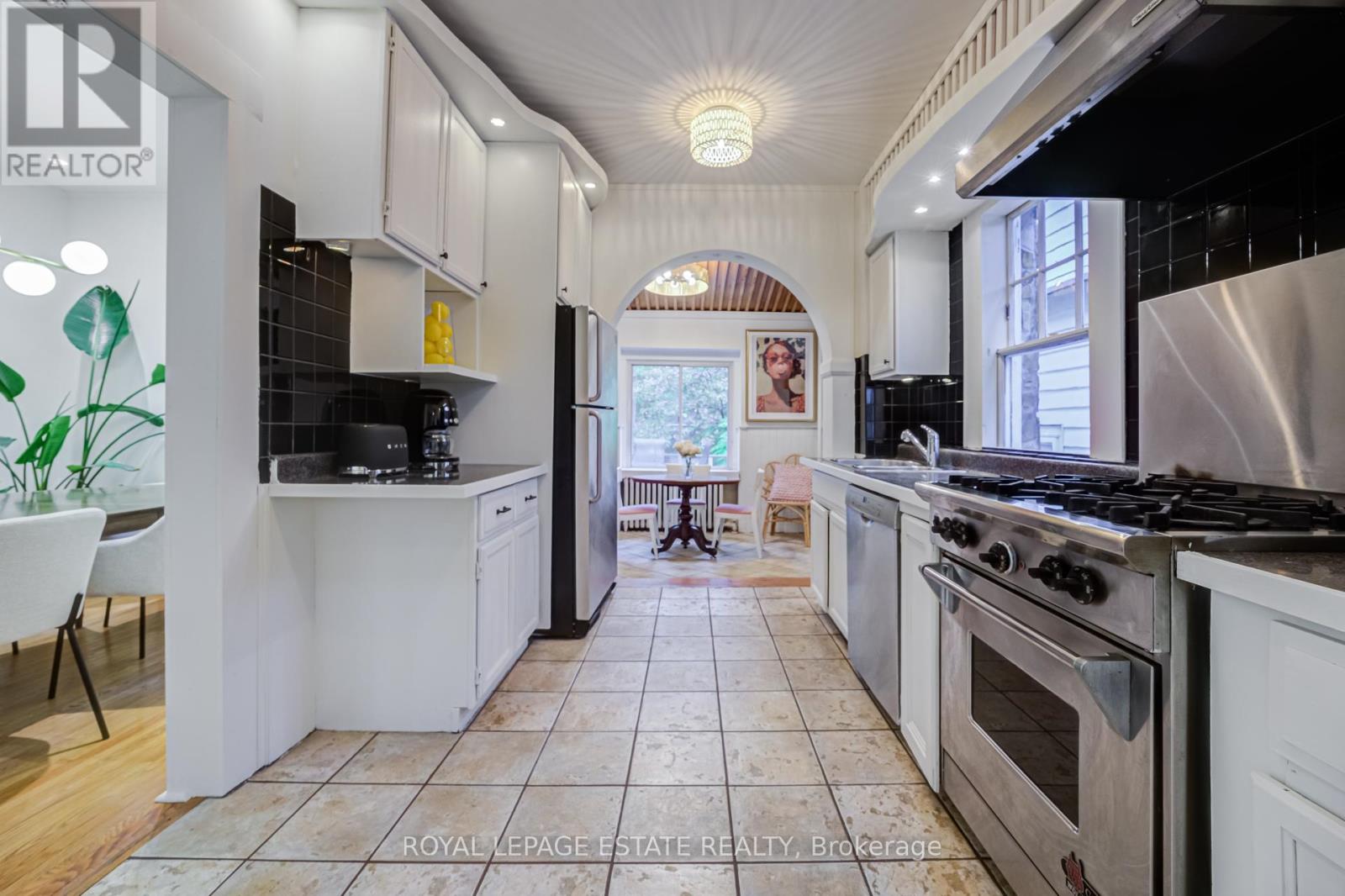38 QUEENSBURY AVENUE - 14
