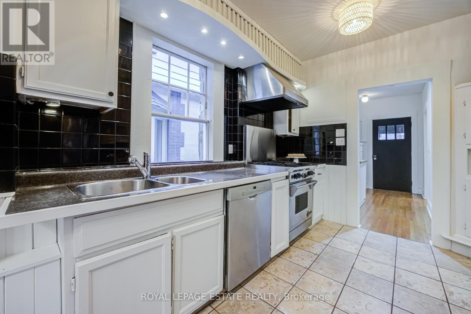 38 QUEENSBURY AVENUE - 15