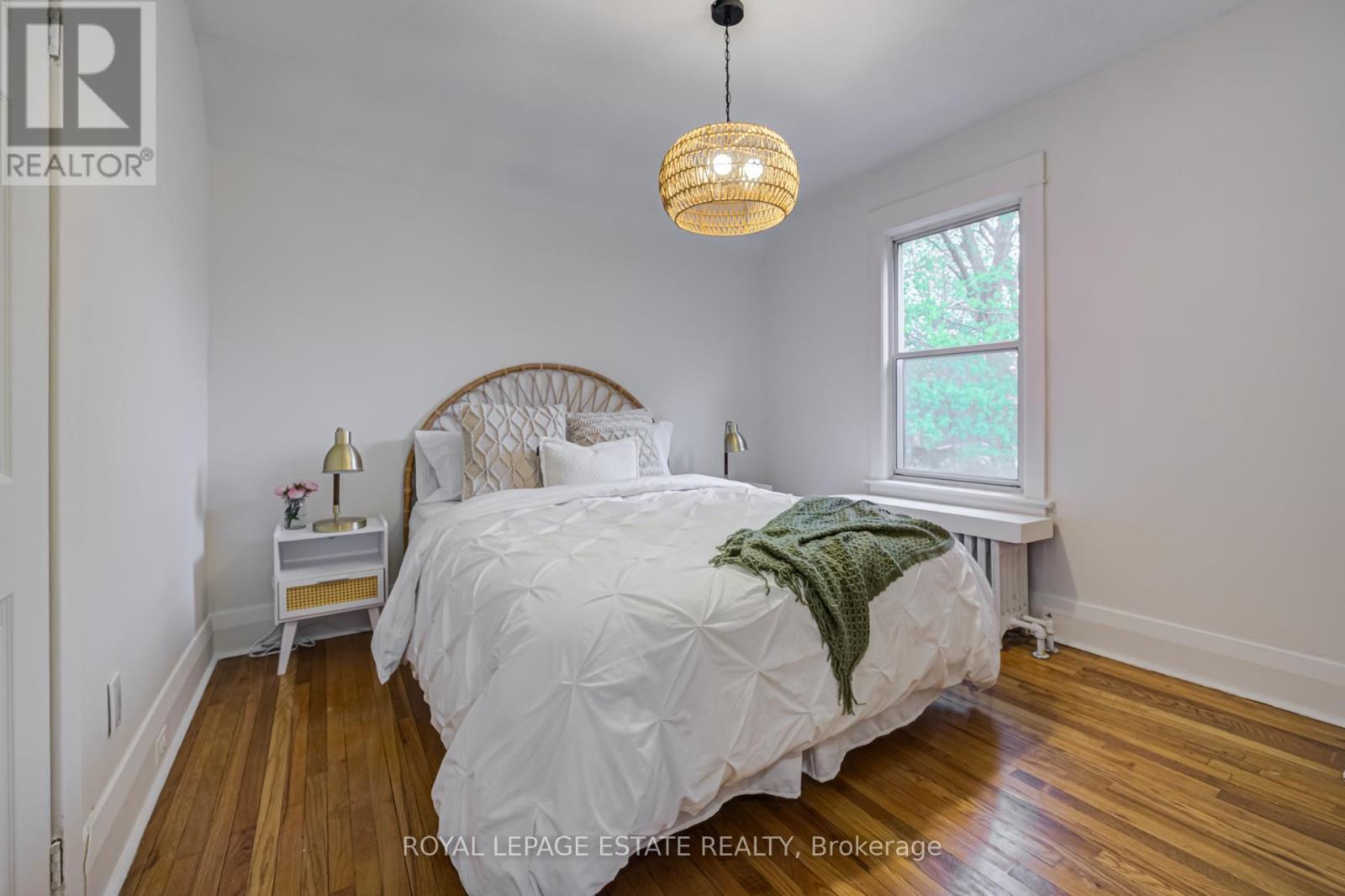 38 QUEENSBURY AVENUE - 23
