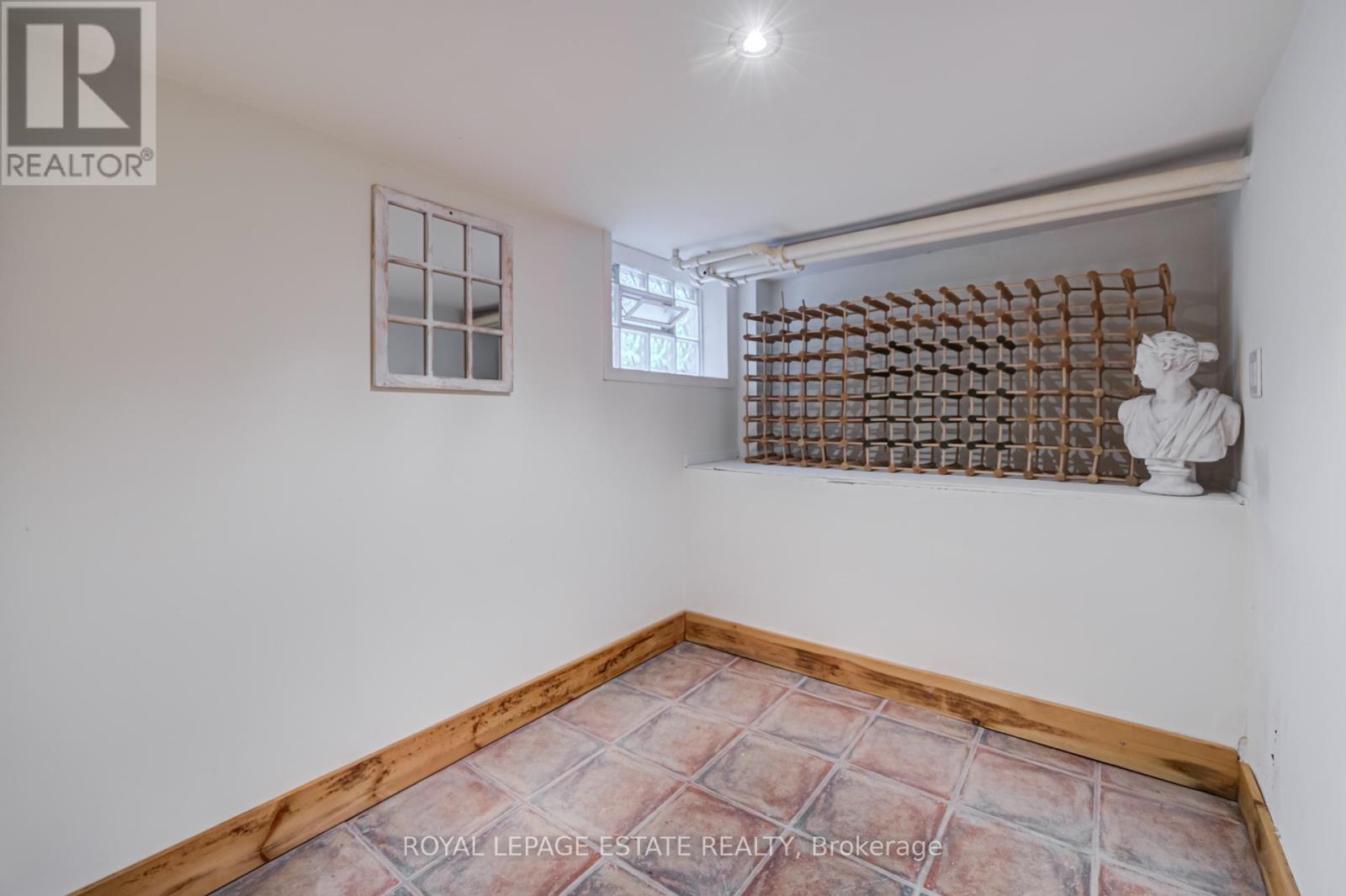 38 QUEENSBURY AVENUE - 29