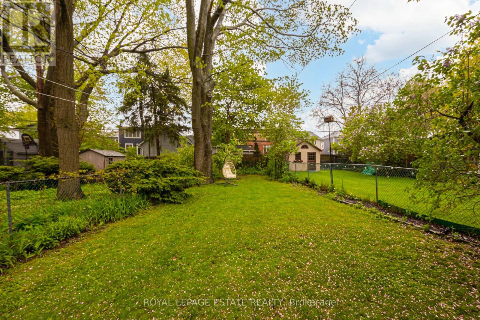 38 QUEENSBURY AVENUE - 37