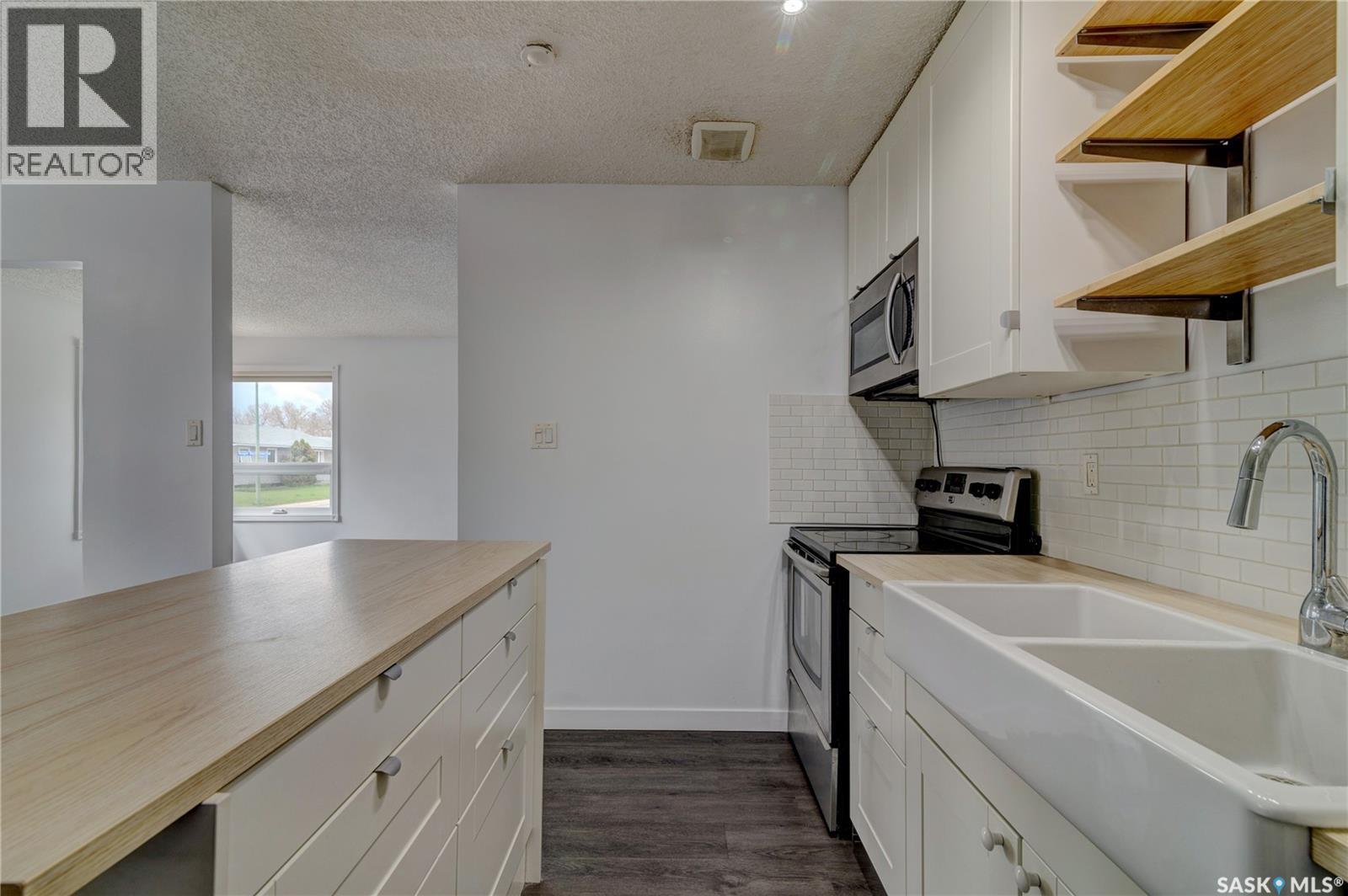 3 HUNT CRESCENT - 13