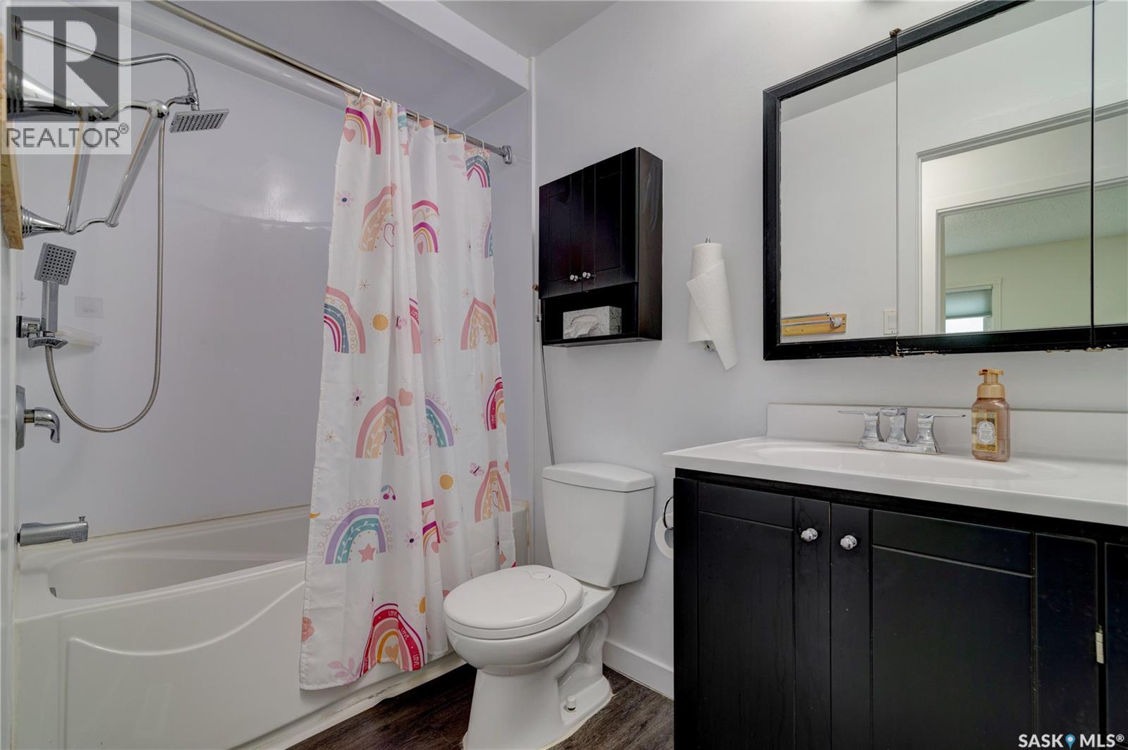 3 HUNT CRESCENT - 16