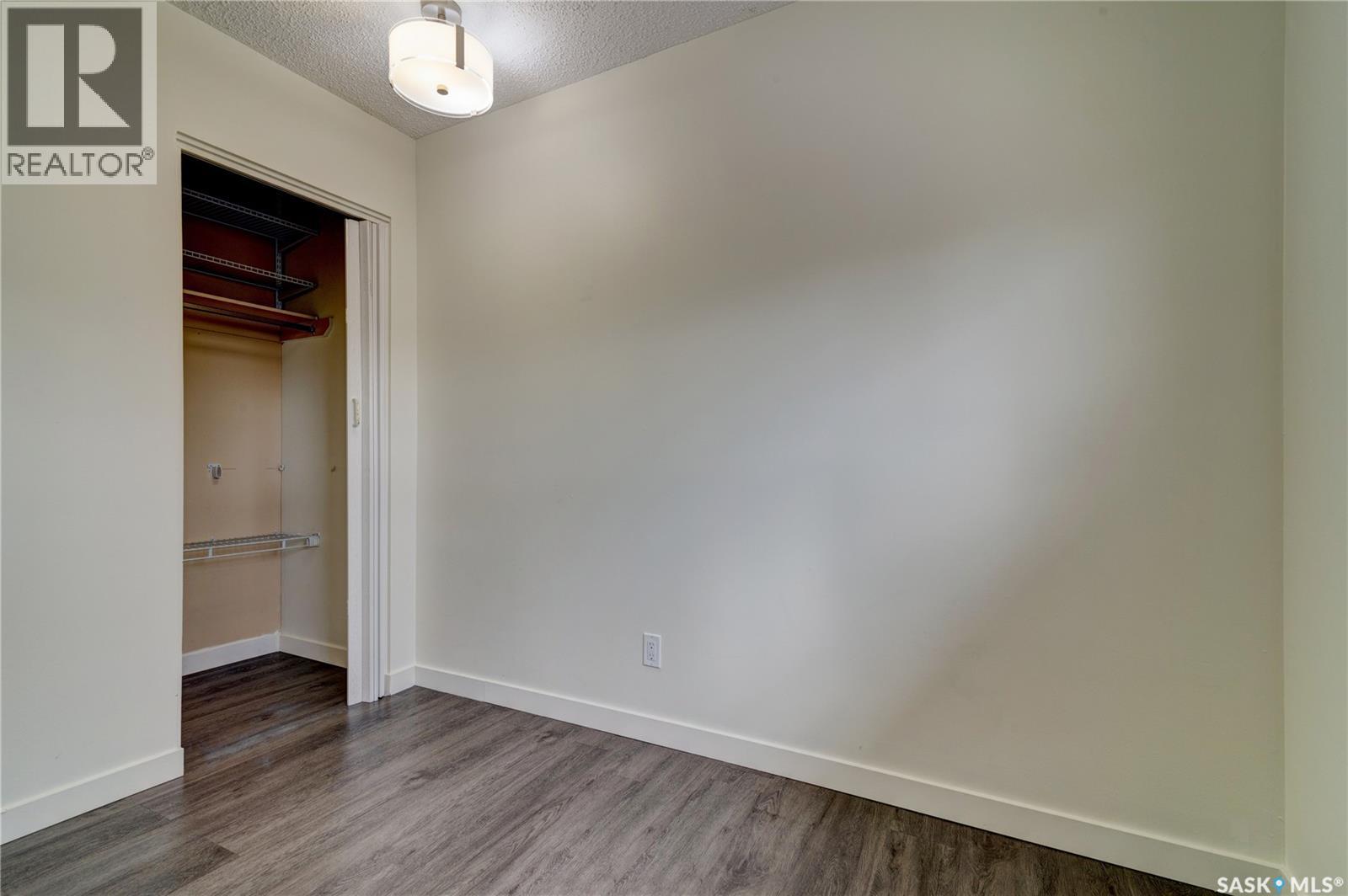 3 HUNT CRESCENT - 18