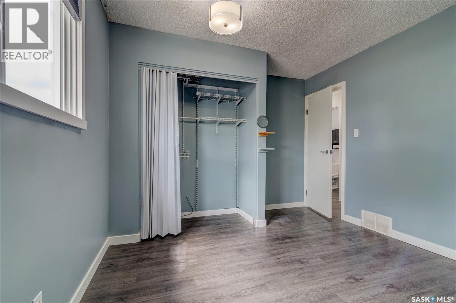 3 HUNT CRESCENT - 21