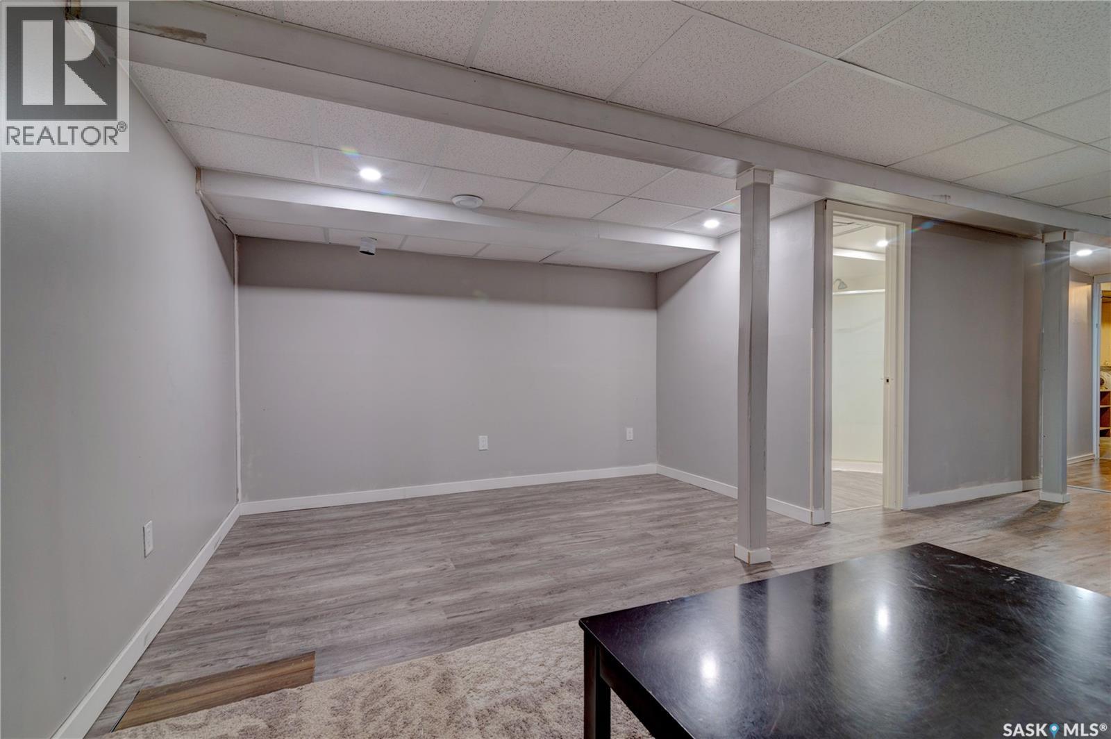 3 HUNT CRESCENT - 26