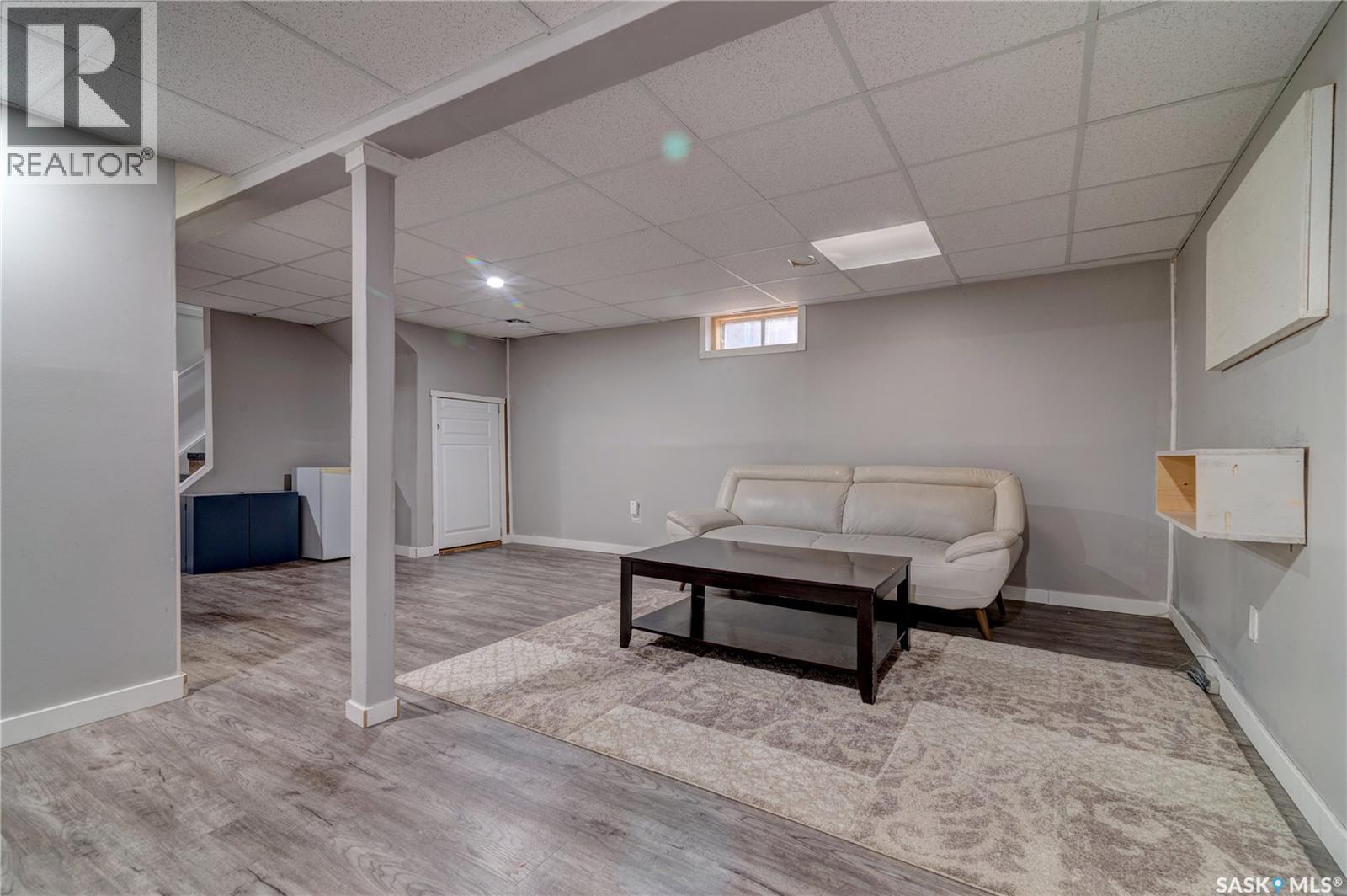 3 HUNT CRESCENT - 27