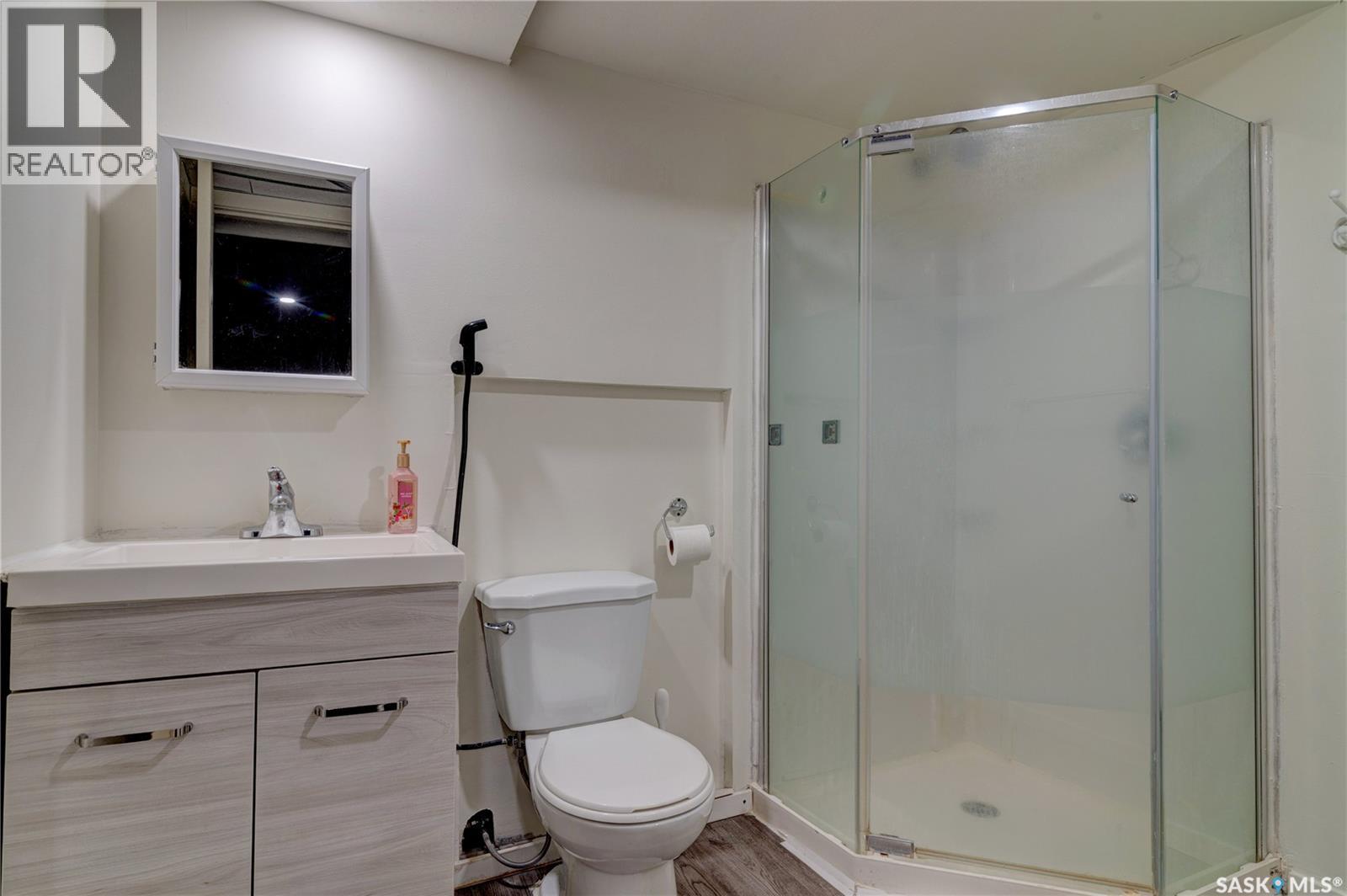 3 HUNT CRESCENT - 28