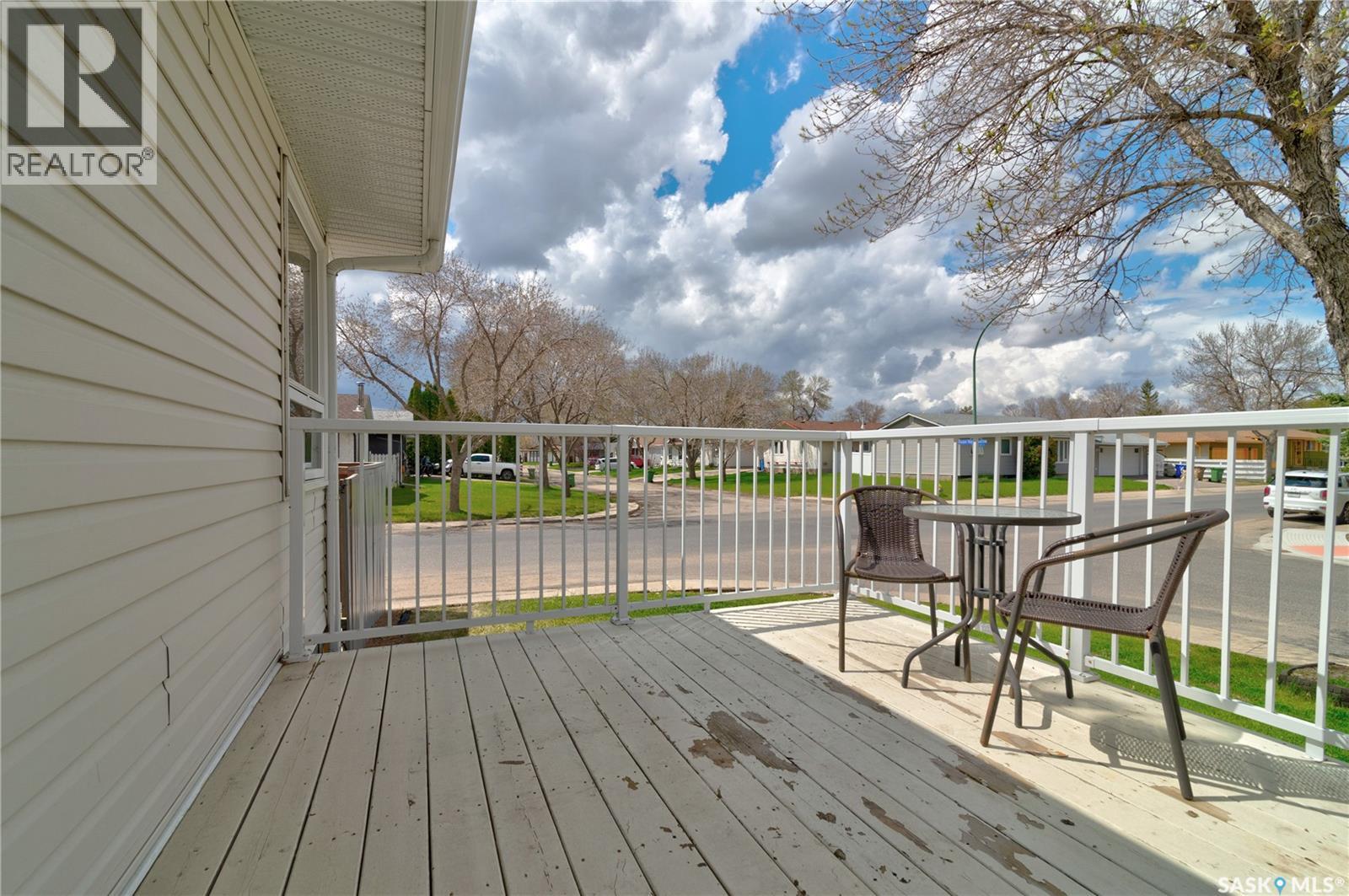3 HUNT CRESCENT - Image 3