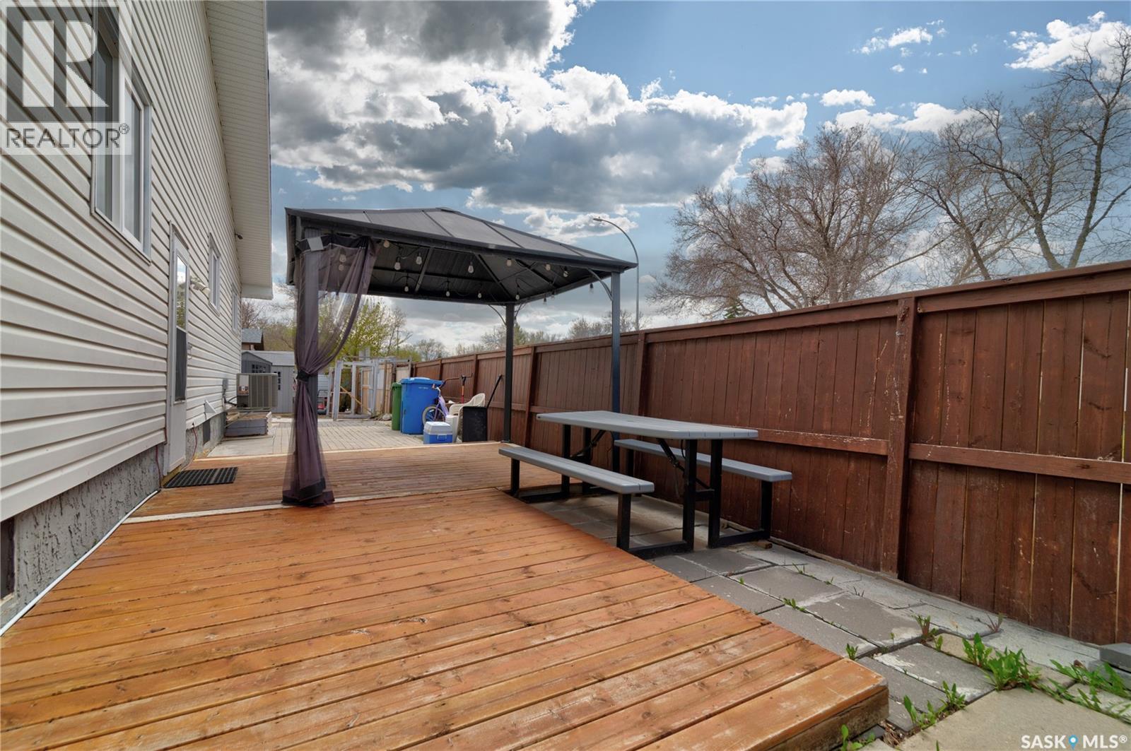 3 HUNT CRESCENT - 34
