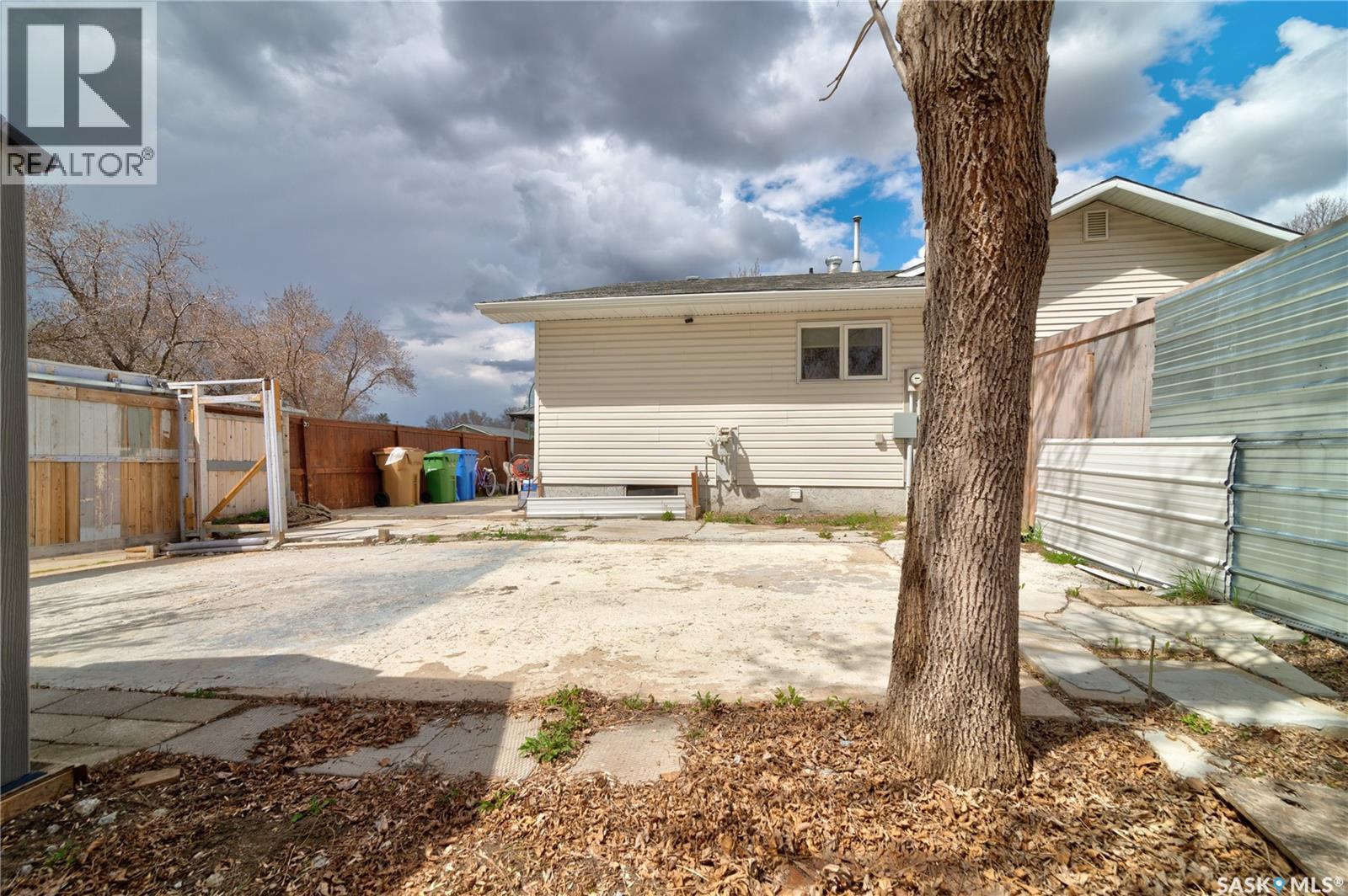 3 HUNT CRESCENT - 39