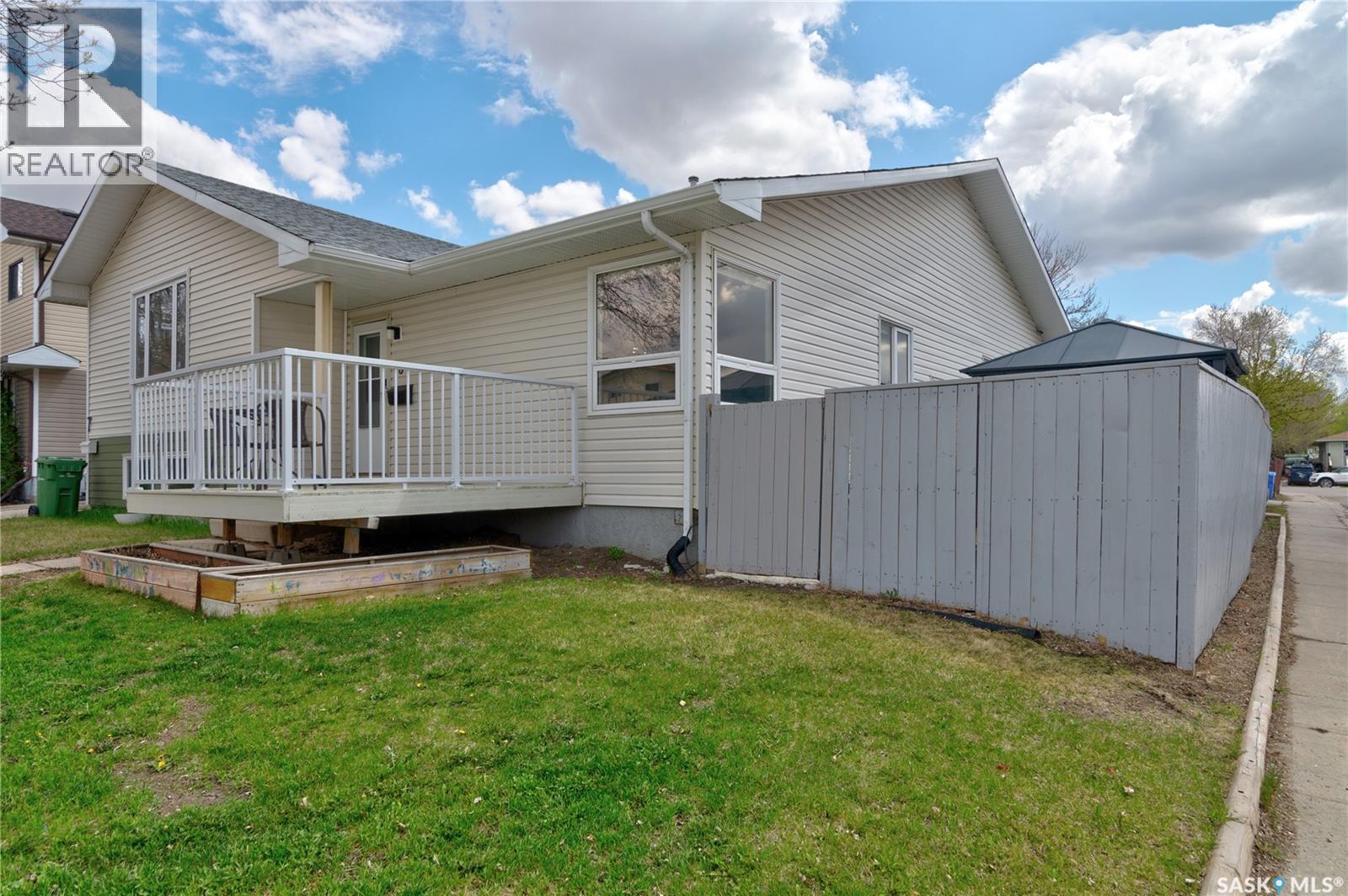 3 HUNT CRESCENT - 41