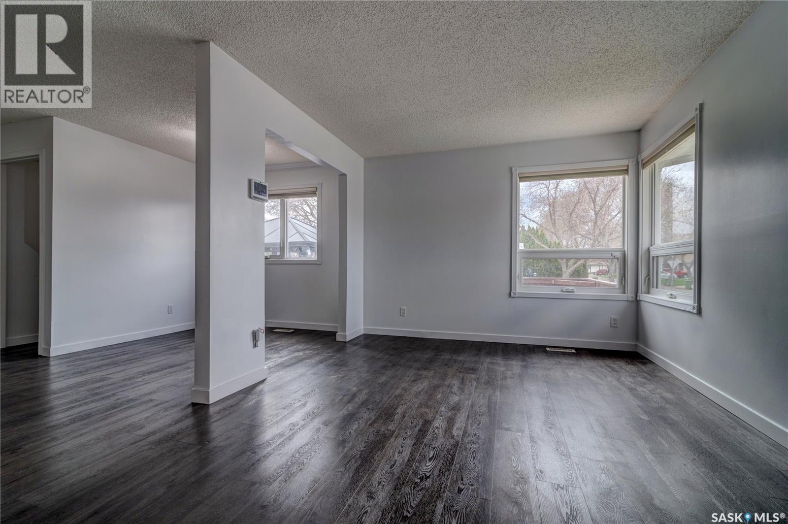 3 HUNT CRESCENT - 5