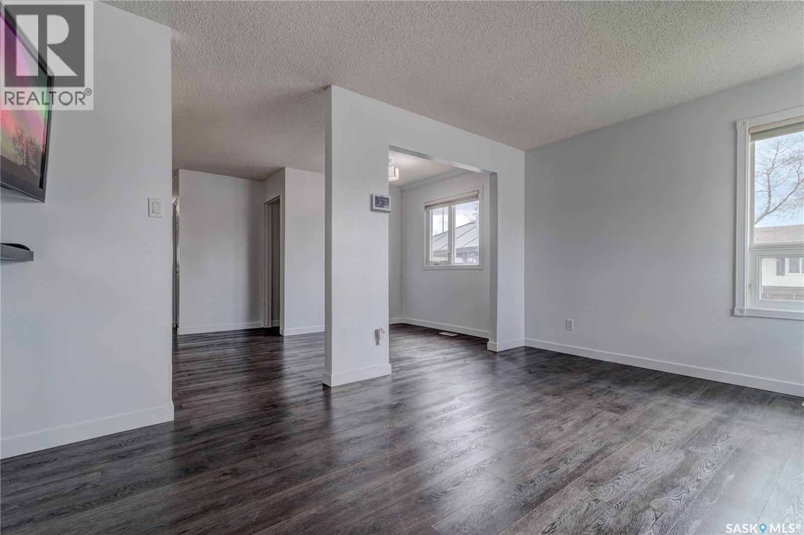 3 HUNT CRESCENT - 6
