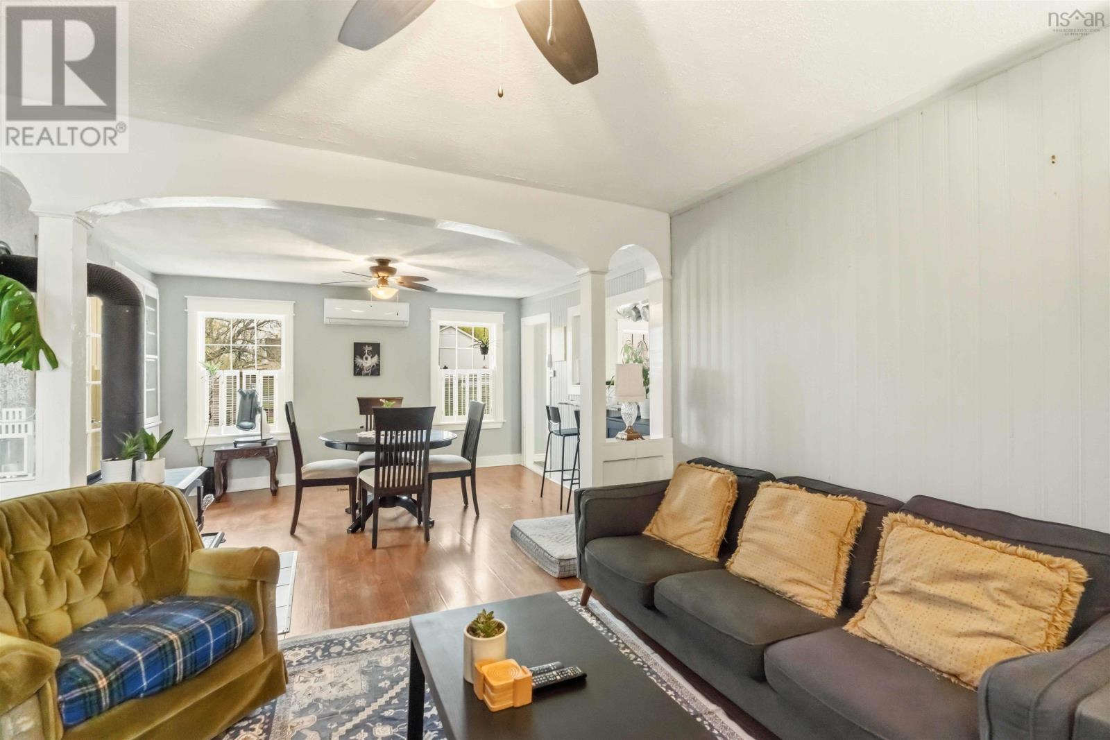 Property 31 of 49 of 25 Willow Street
