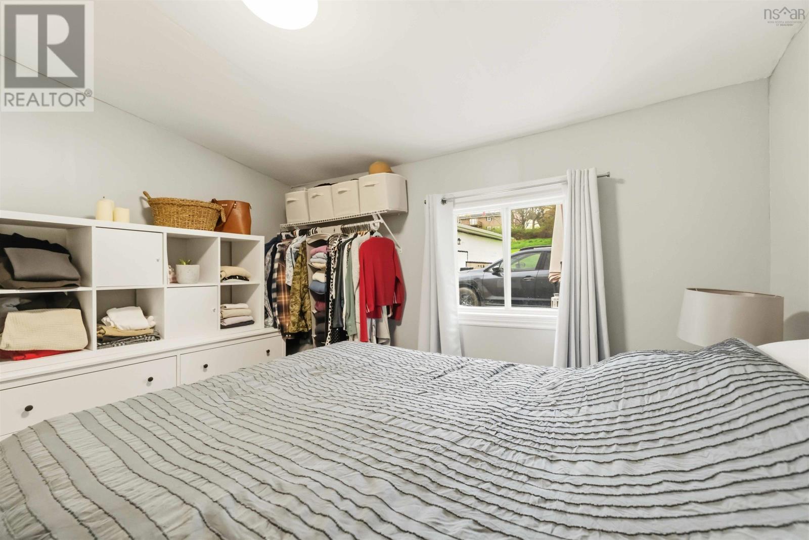 Property 22 of 49 of 25 Willow Street