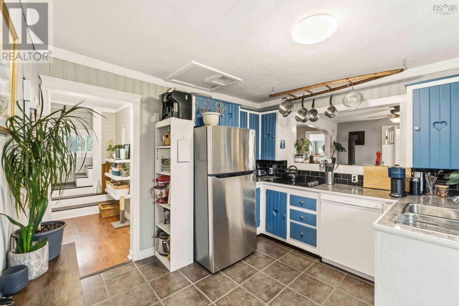 Property 24 of 49 of 25 Willow Street
