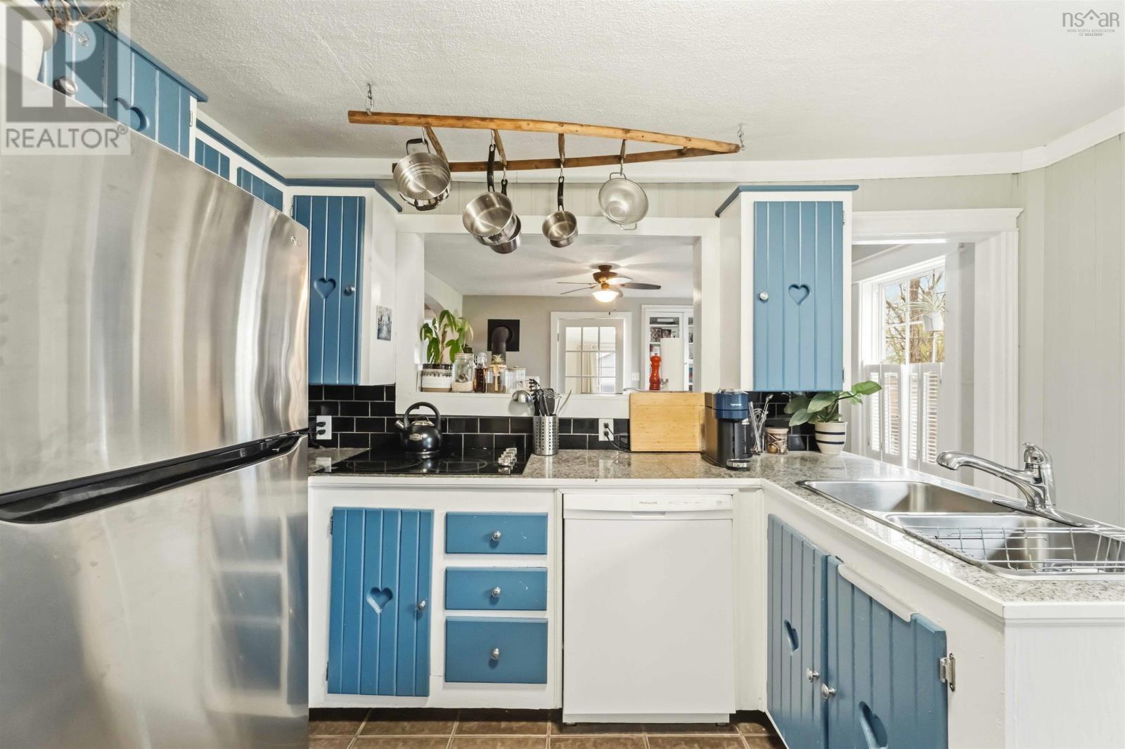 Property 38 of 49 of 25 Willow Street
