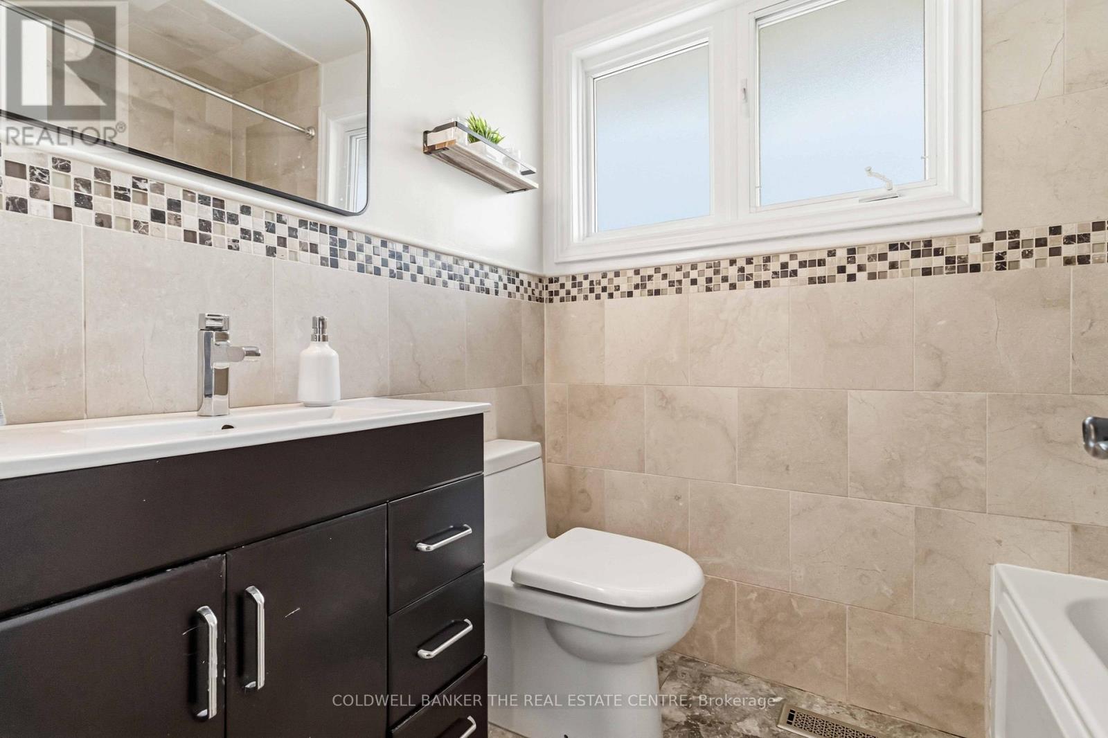 42 NEILOR CRESCENT - 25