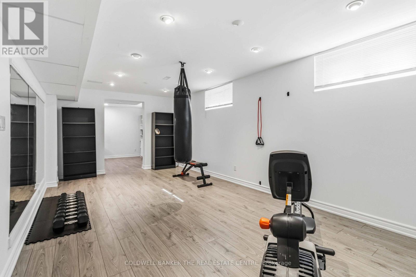 42 NEILOR CRESCENT - 35