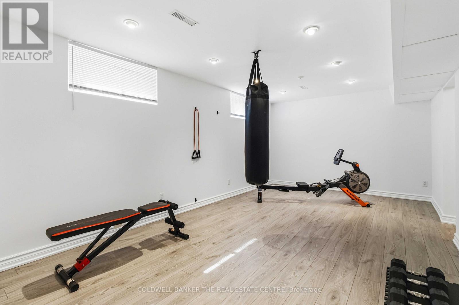 42 NEILOR CRESCENT - 37