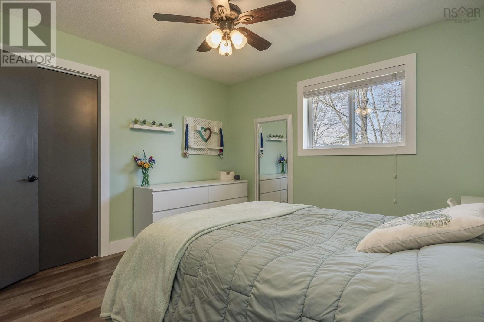 1053 Oak Avenue - 29