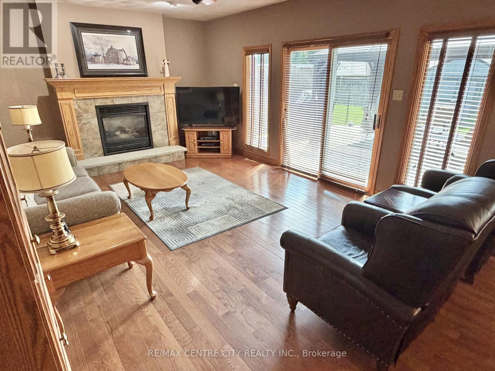 31 CAVANAUGH CRESCENT - 18