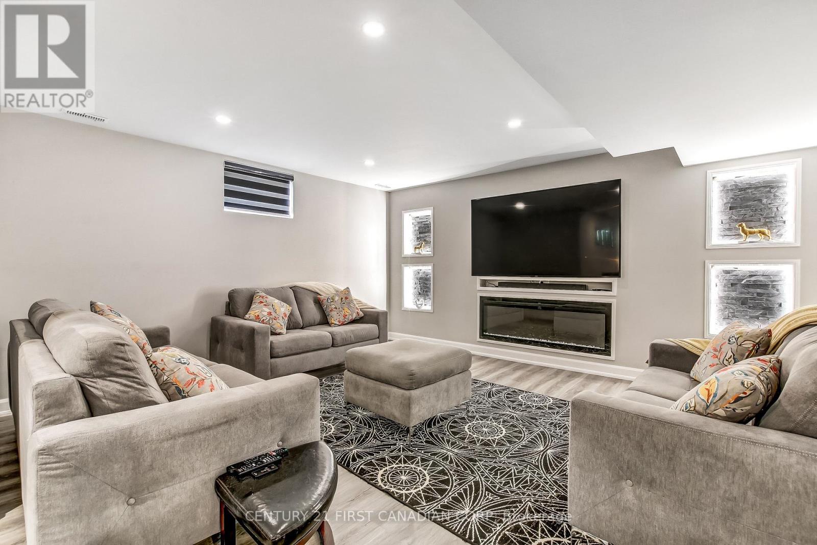 986 LOFT COURT - 34