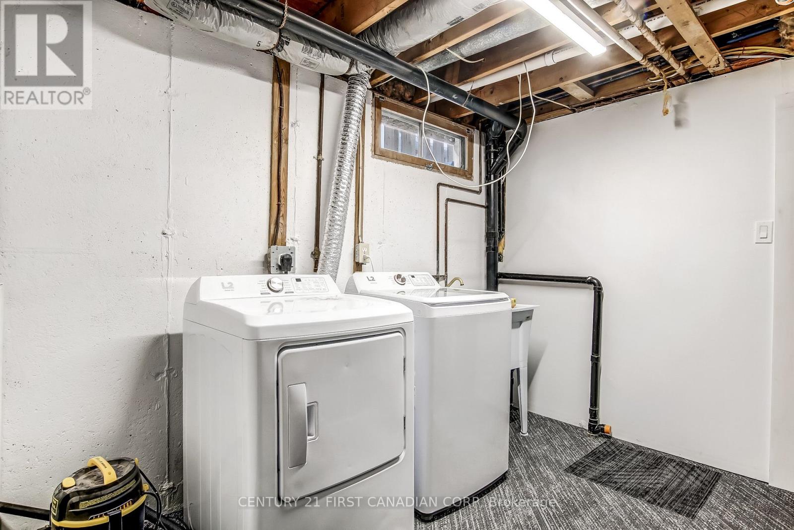 20 RENNY CRESCENT - 21