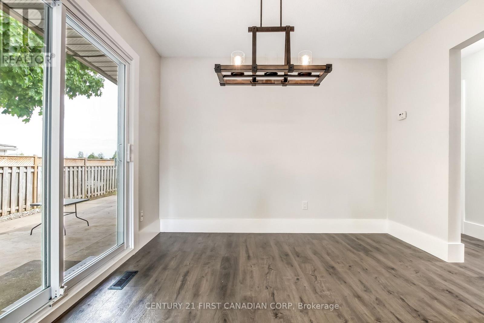 20 RENNY CRESCENT - 7