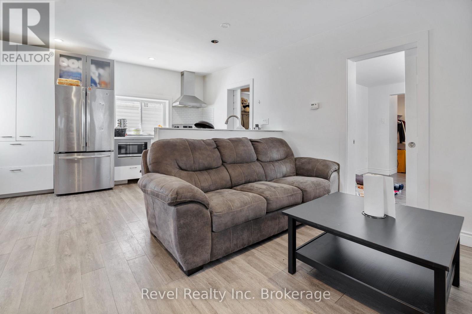 155 DUKE STREET W - 10