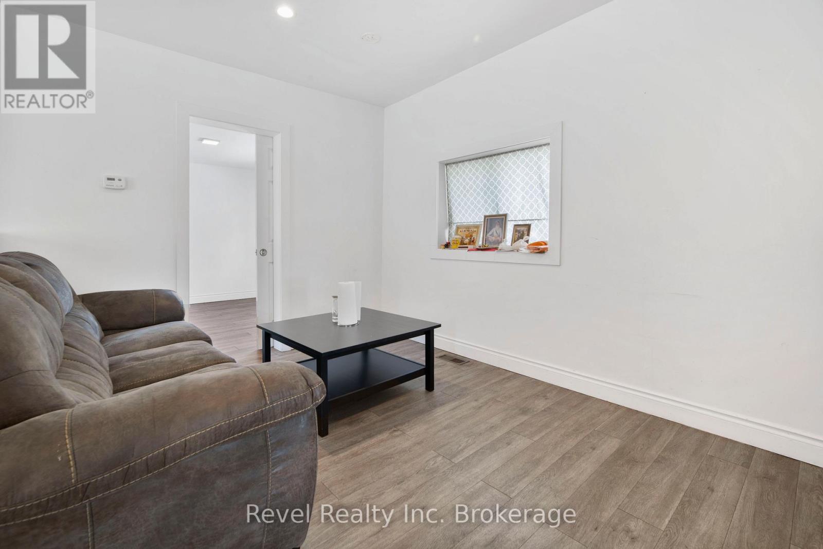 155 DUKE STREET W - 11
