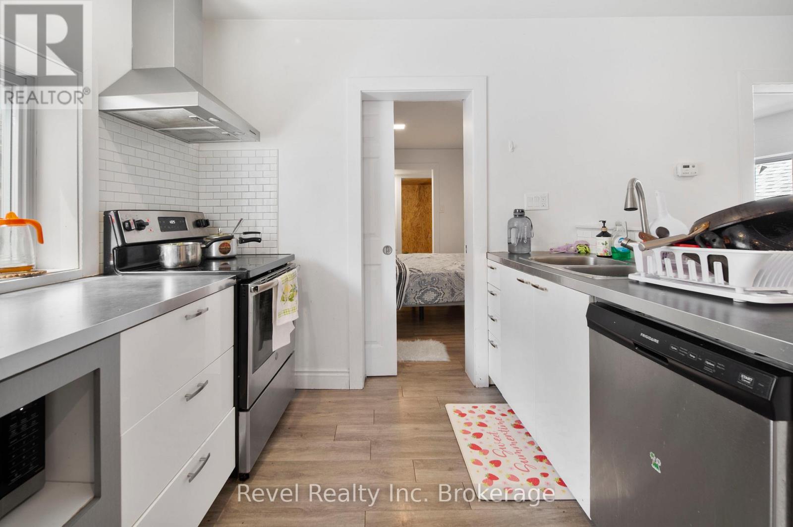 155 DUKE STREET W - 12