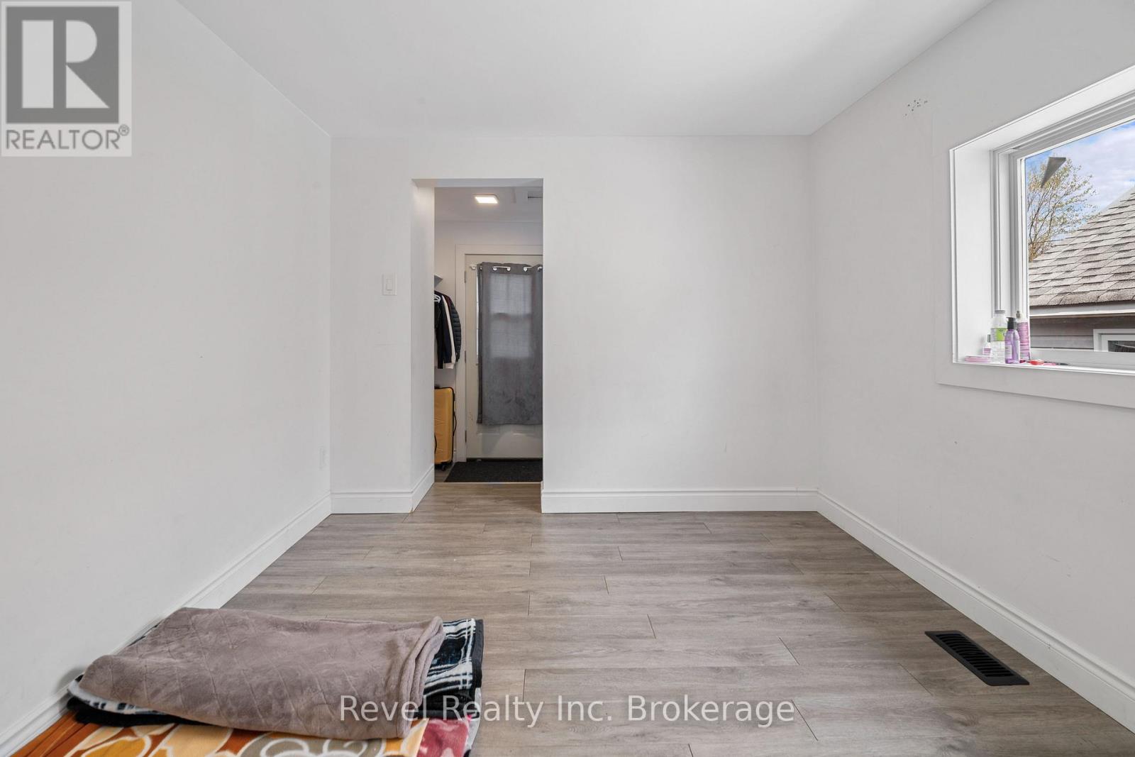 155 DUKE STREET W - 20