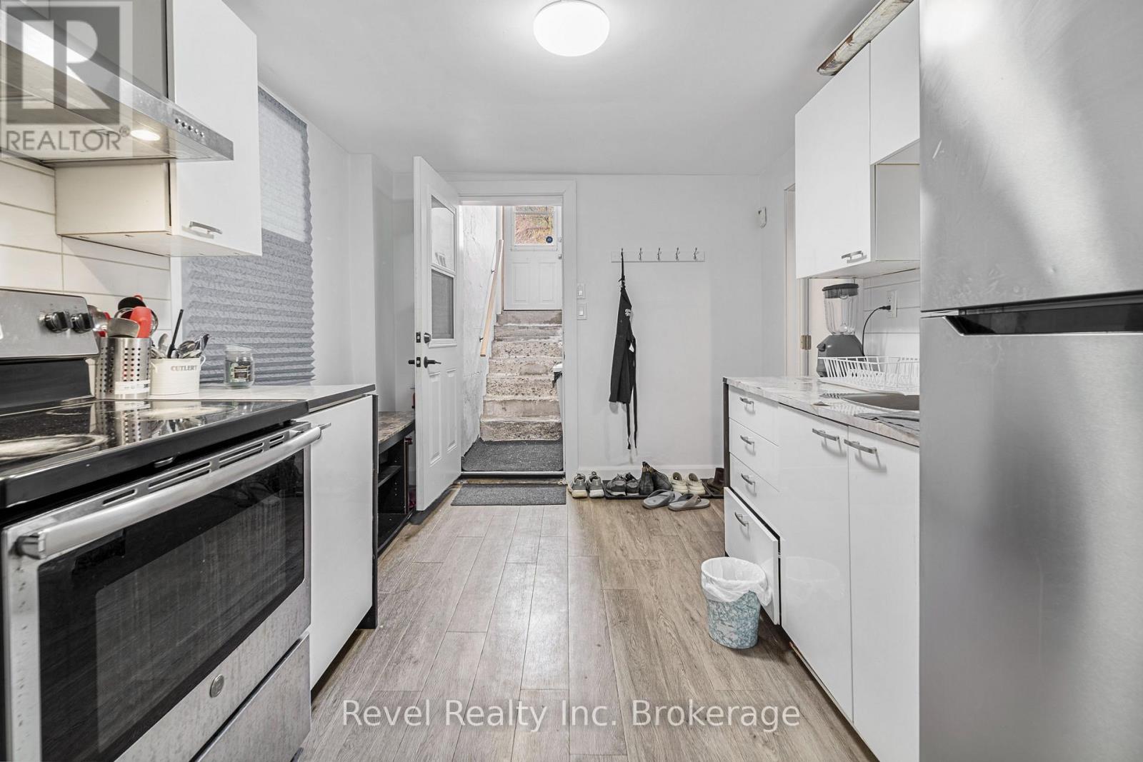 155 DUKE STREET W - 32