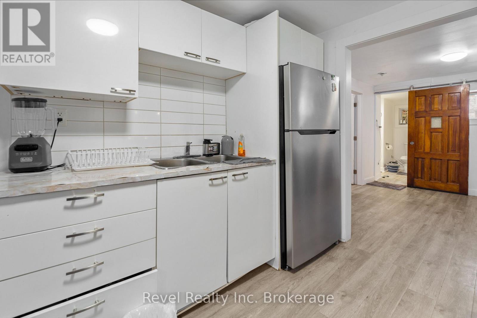 155 DUKE STREET W - 34