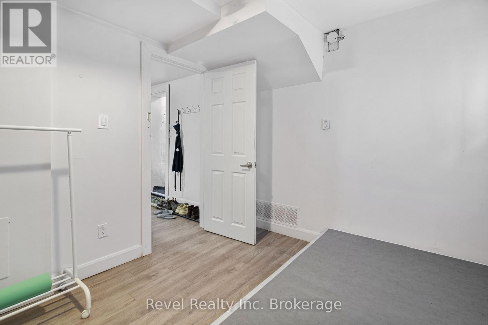 155 DUKE STREET W - 38