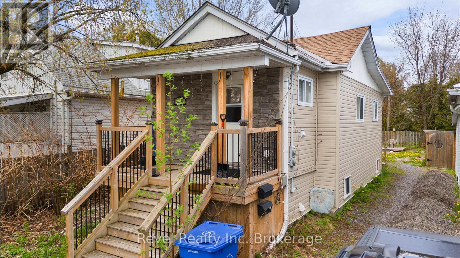 155 DUKE STREET W - 4