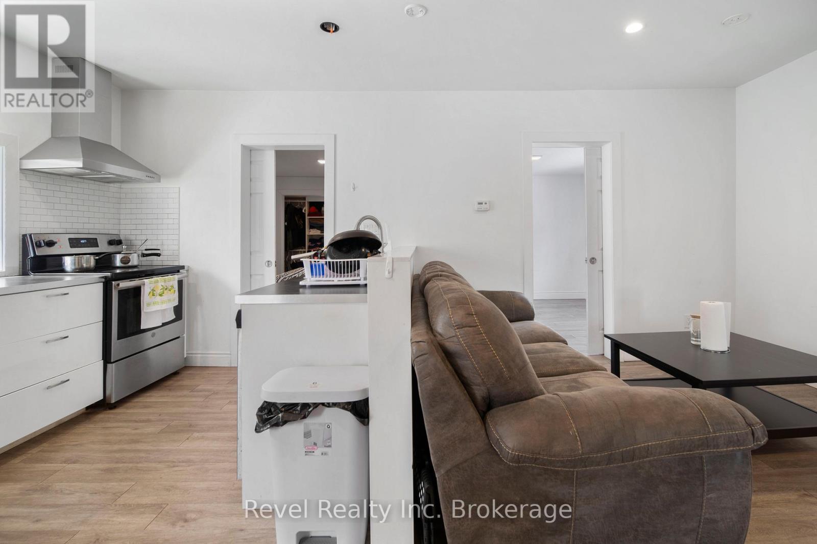 155 DUKE STREET W - 8
