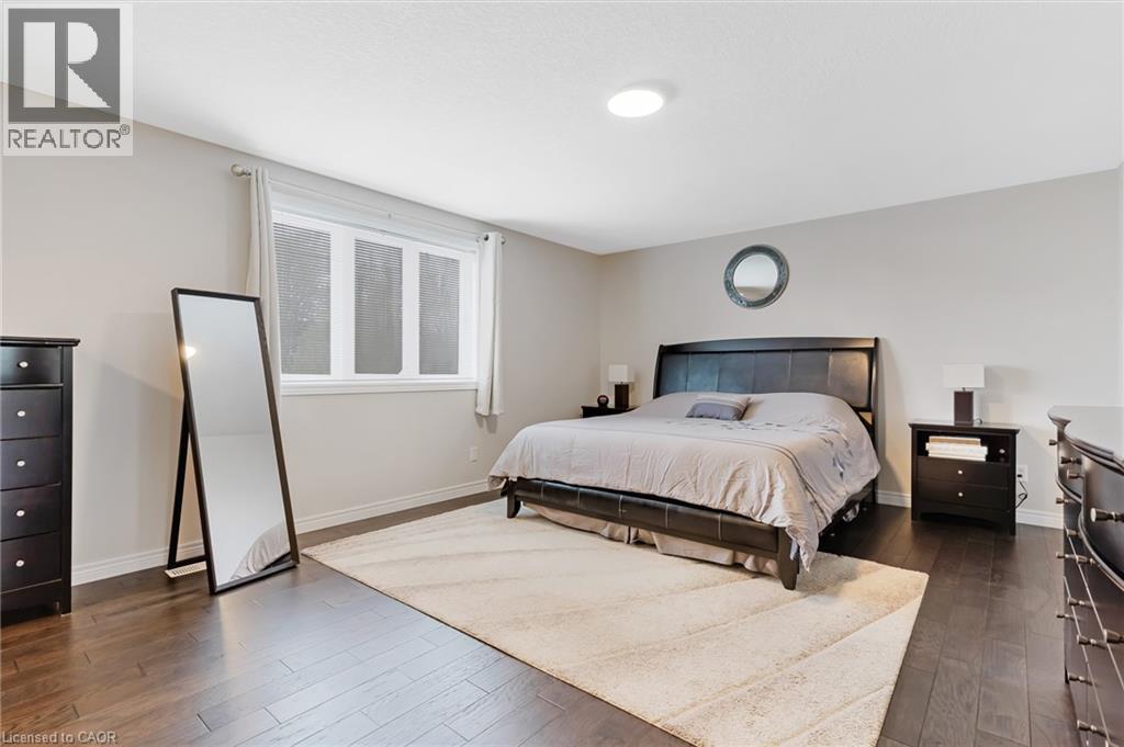 237 WATERBEND Crescent - 35