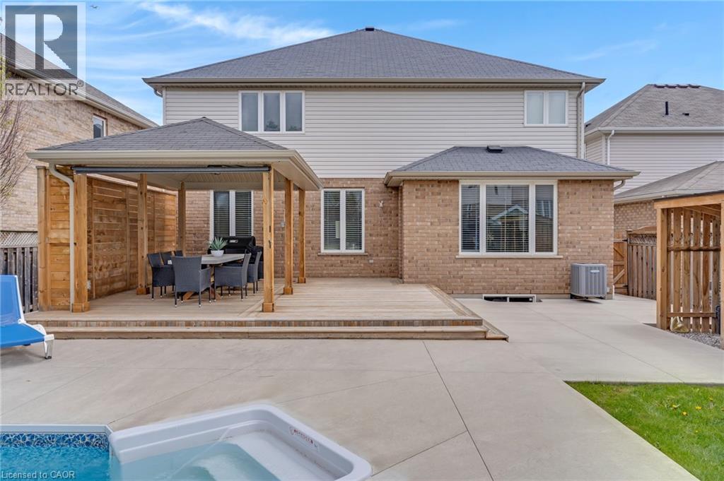 237 WATERBEND Crescent - 44