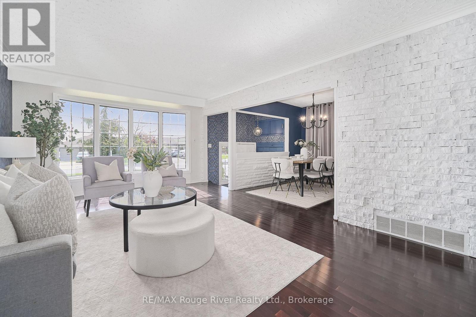 485 ELIZABETH STREET - 10