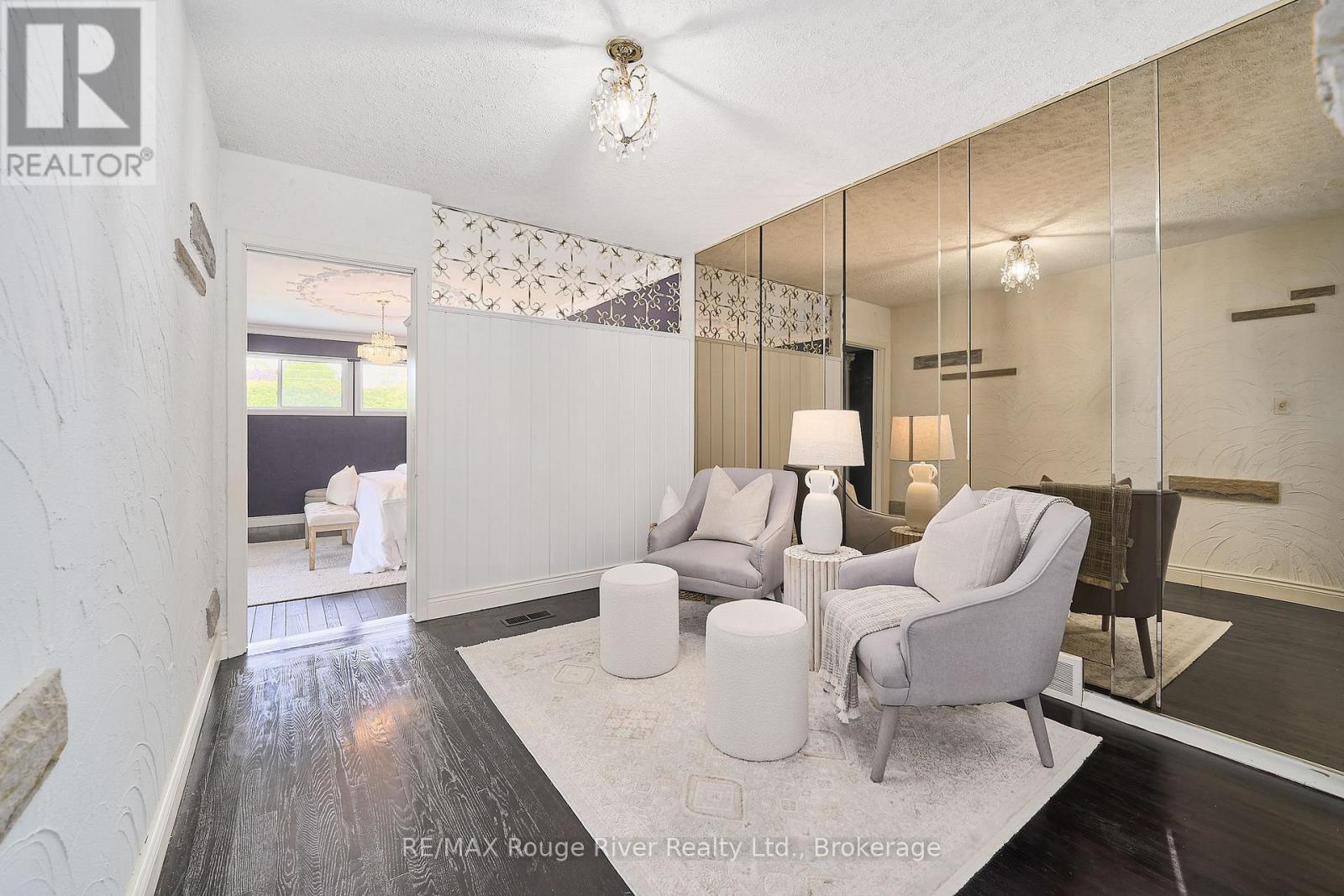 485 ELIZABETH STREET - 17