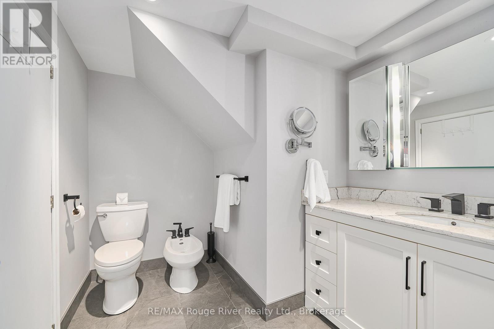 485 ELIZABETH STREET - 36