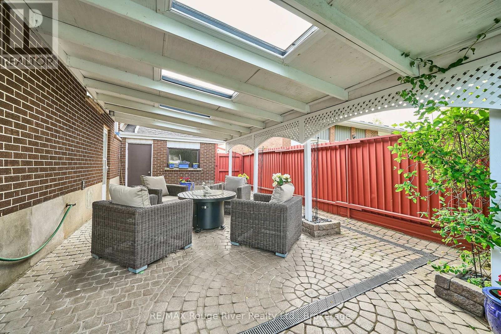 485 ELIZABETH STREET - 37
