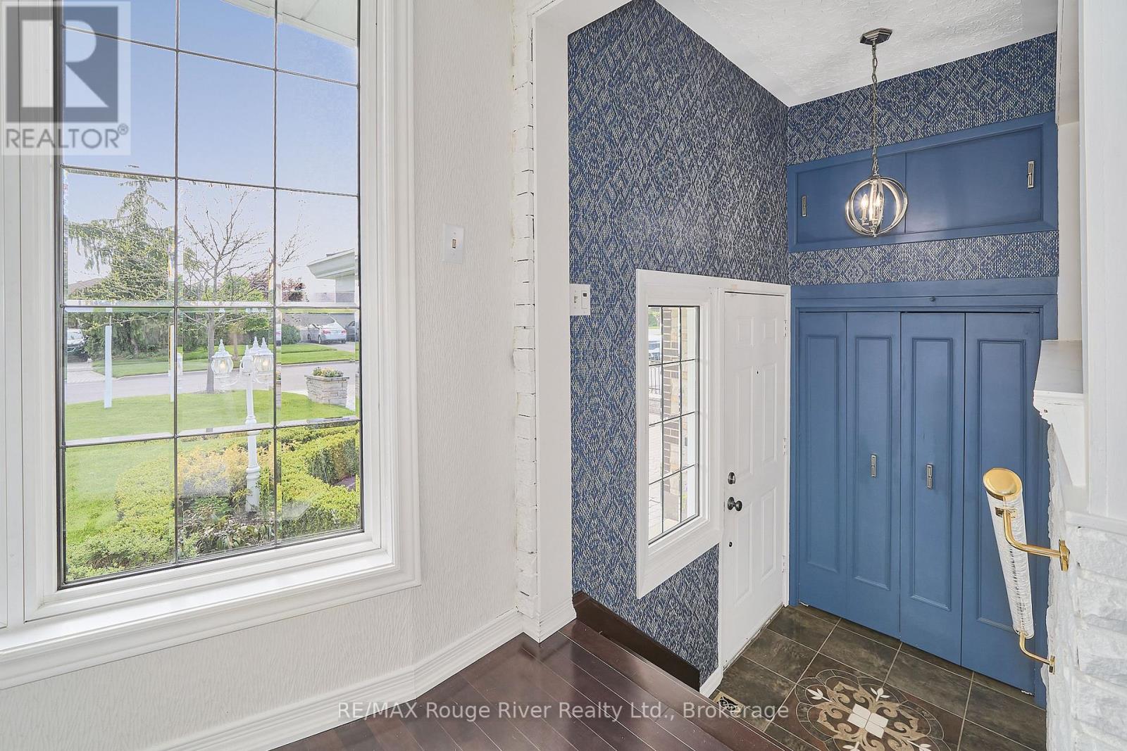 485 ELIZABETH STREET - 6