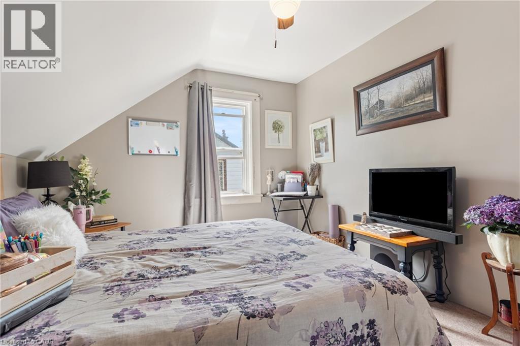 21 BRANT Street - 23